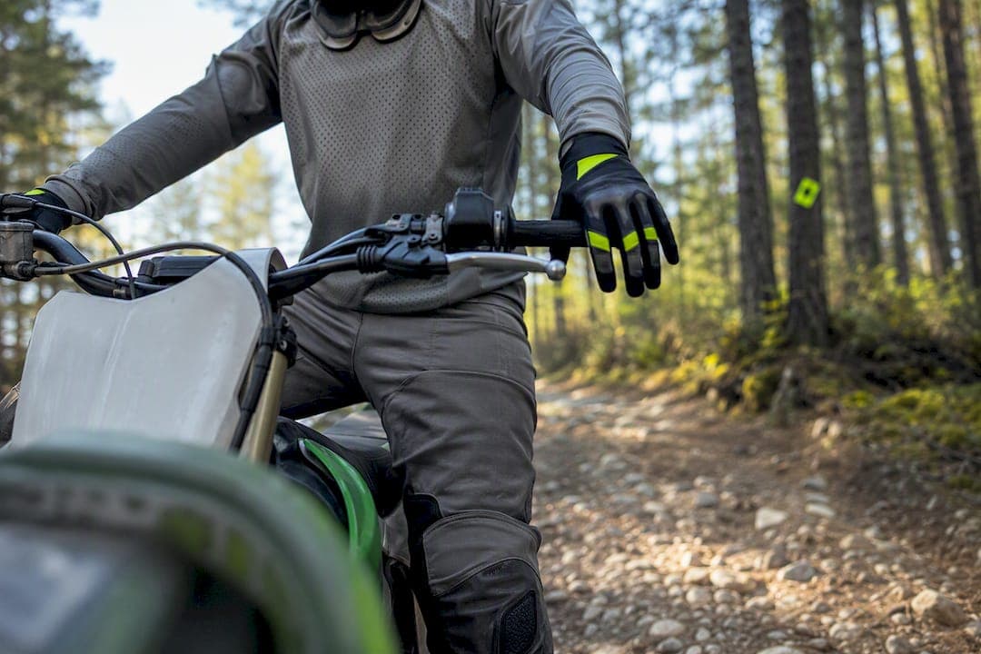 Stand, Breathe, Damp the Bars: Beat Dirtbike Arm Pump Without Surgery